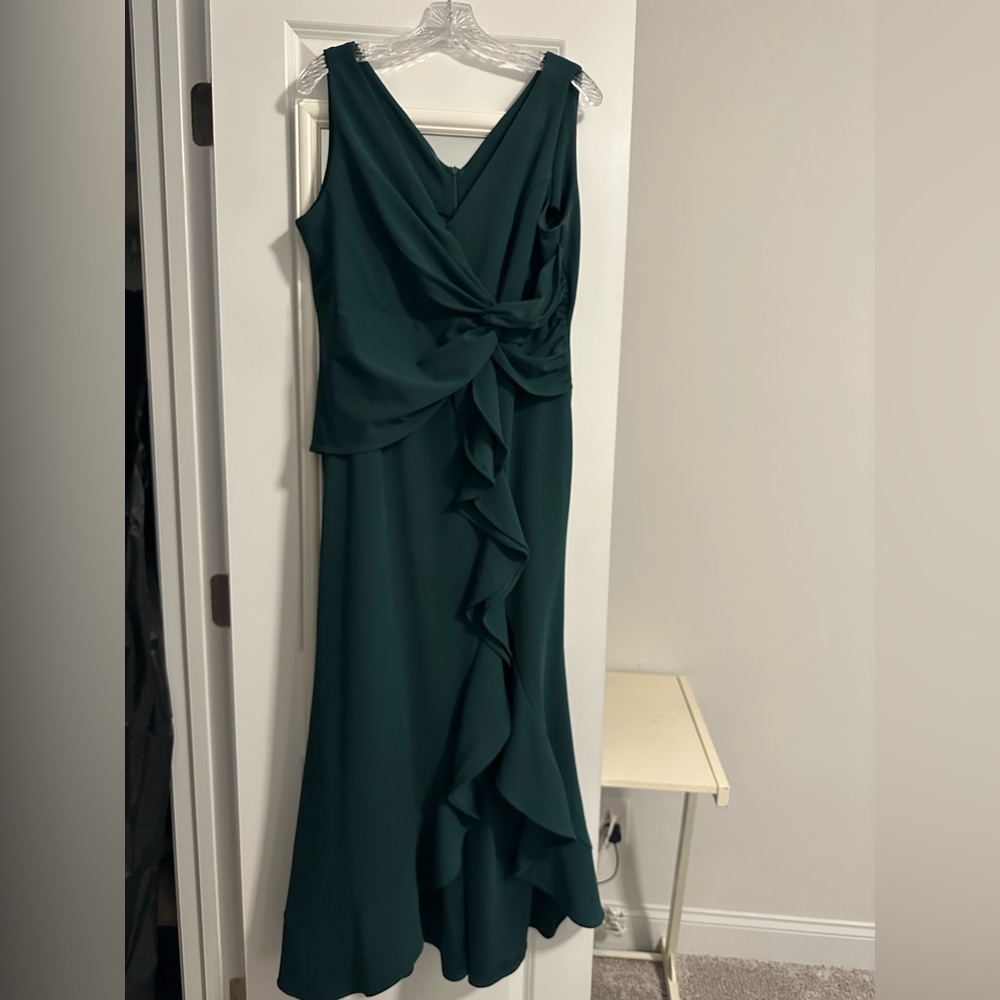Elegant Dark Green Sleeveless Dress